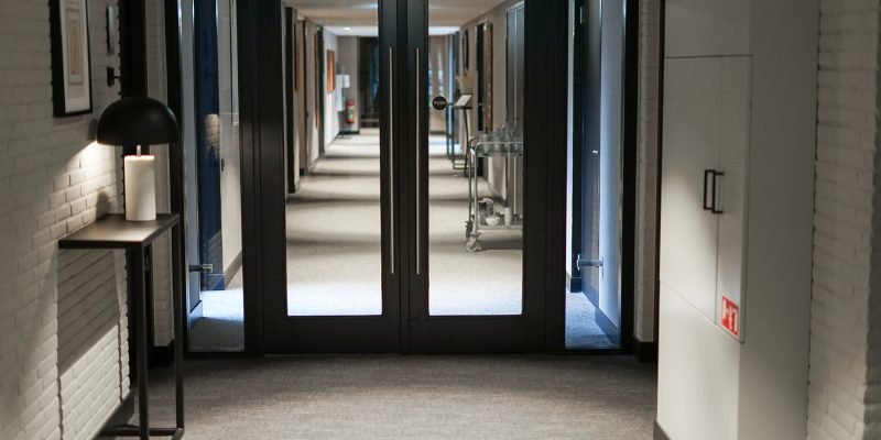 empty-hallway-in-hotel-2025-01-10-13-36-31-utc